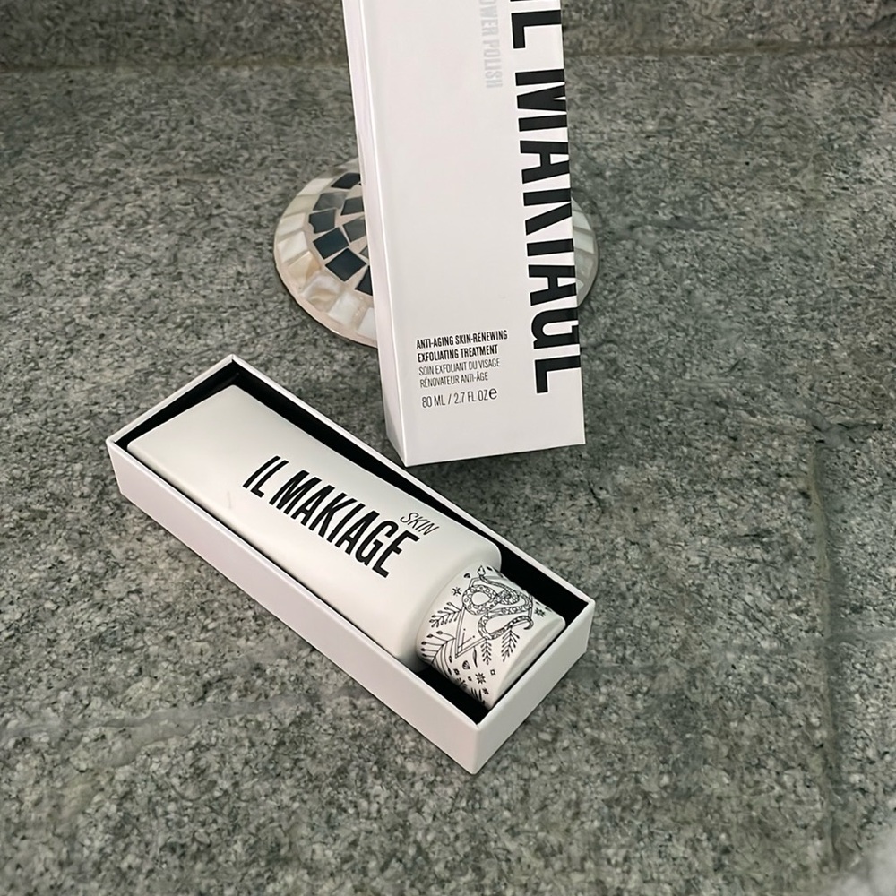 IL MAKIAGE Skincare Cleanser & Exfoliant White Black